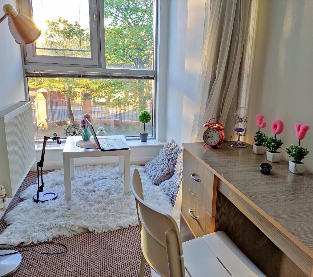 Large 3 Bedrooms In Liverpool City Centre, Free Parking Εξωτερικό φωτογραφία